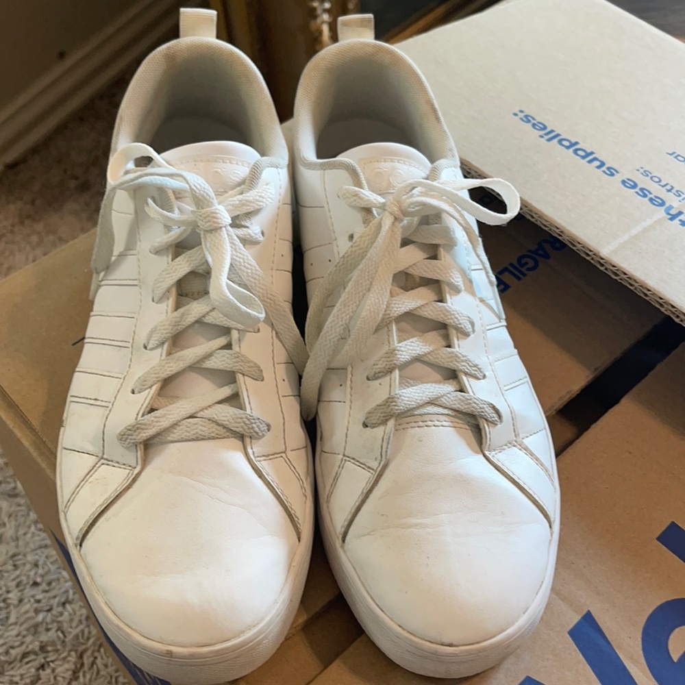 Adidas Sneakers